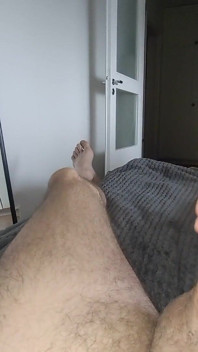 Wielki kutas Powoli masturbuje się w POV i z bliska