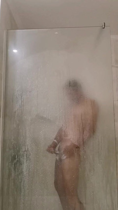 Wanker forever: Chlap si honí ve sprše