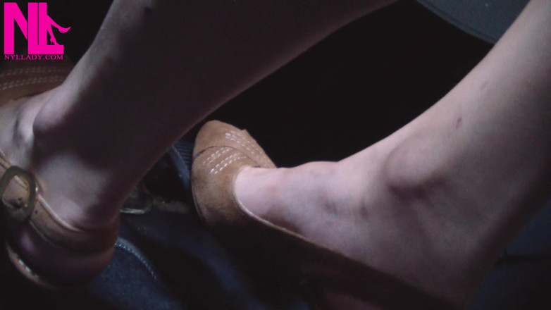 Nyllady: Menyelamat dan memandu dalam Light Brown Peeptoe Sandals
