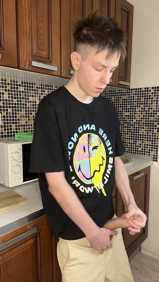 Young Twink's Gushing Cum Delight (Evgeny Twink) Young Twink's Gushing Cum Delight (Evgeny Twink)