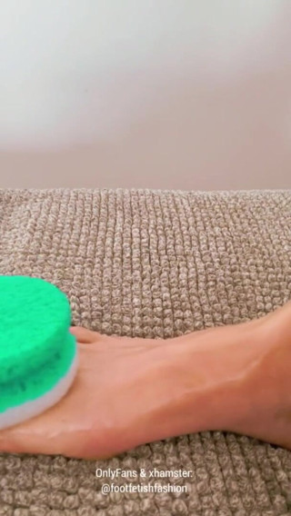 FootFetishFashion: My first massage with oil