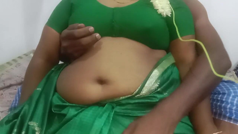 Santhi89: 热辣的泰米尔家庭主妇秘密操前男友