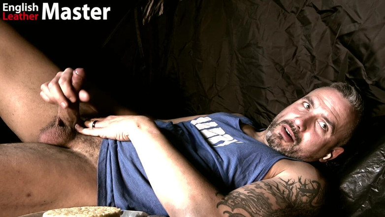 EnglishLeathermaster: Biscotti con il tuo patrigno non circonciso al campeggio