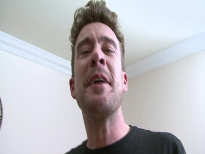 UK FAMILY FUCKERS: Tattooed Brunette Gets Fingered on the Couch and Cums Hard