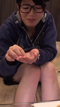 I컵 거유를 숨긴 보이시 유부녀를 연속 절정으로 몰아넣고 질내사정사치코 I컵!! 가슴 105! _상