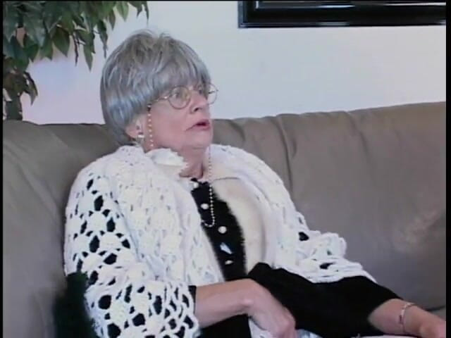 Meet my Pussy: 친구의 자지 카우걸 스타일을 타고 뒤에서 따먹히는 할머니