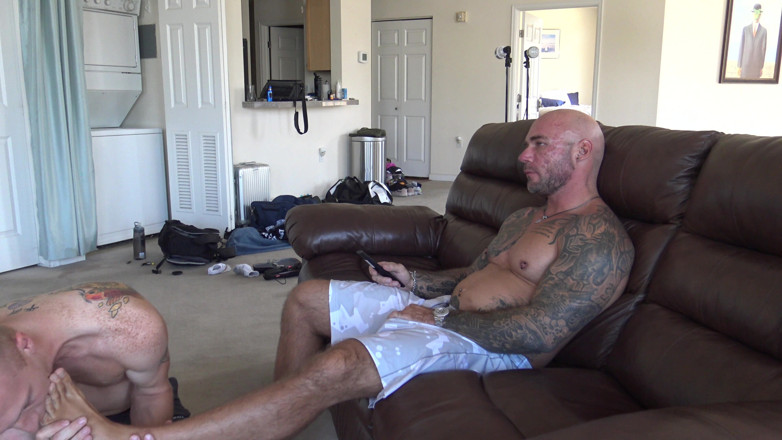 MasculineJason - Jason Collins: Adoration des pieds/soumission/ignorée/vapotage !