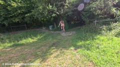 Nude Sportswomen: 縄跳びとお尻の頬が揺れる