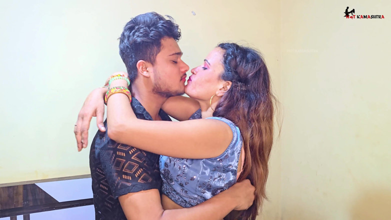 HOTKAMASUTRA: Leche en el coño de india