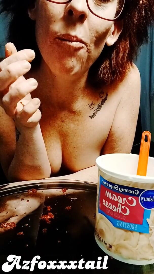 AzFoxxxTailPhelicia: Foodplay-cupcake