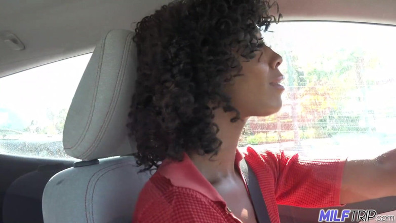 MILF Trip: Misty Stone, beauté noire mince, a un corps