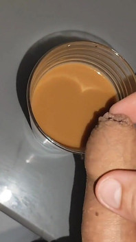 Surpriză Cream în Cappuccino-ul bucătarului