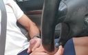 Arg B dick: Masturbando enquanto dirige gemendo alto