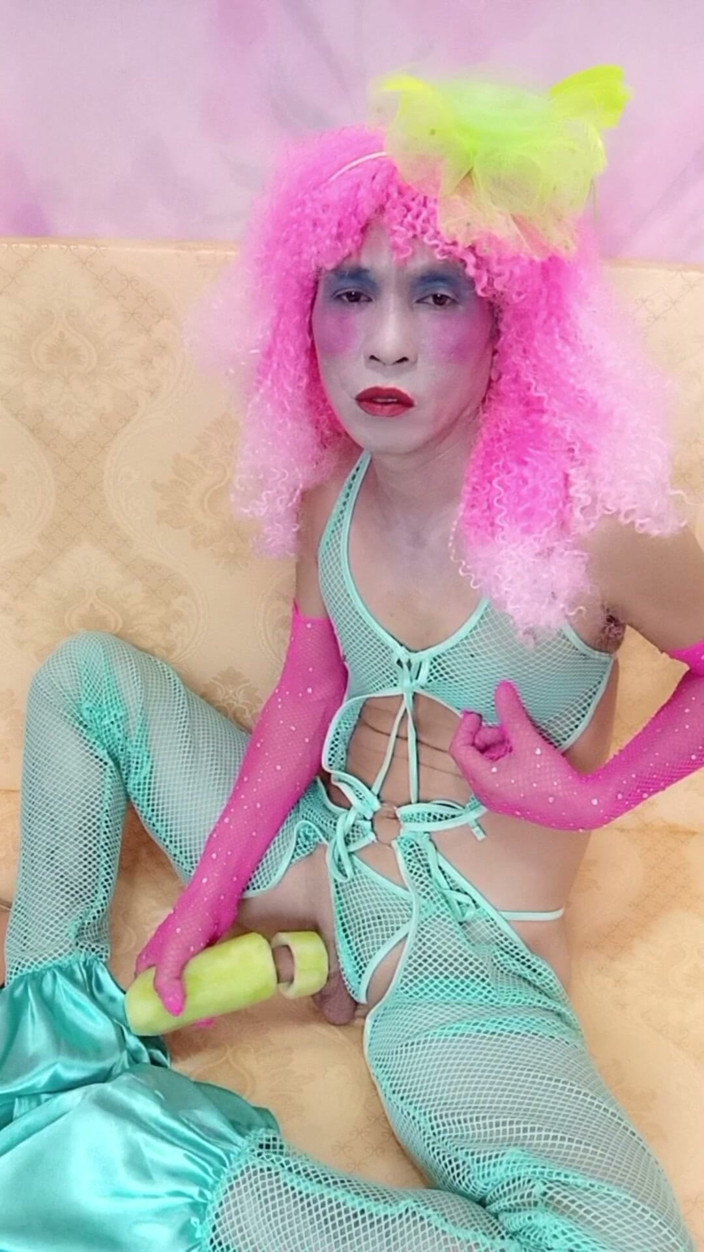 nguyen dang thien tri: Oanh Le Transgender Memakai Pakaian Seksi Lucah – Cucu Terlalu Banyak...