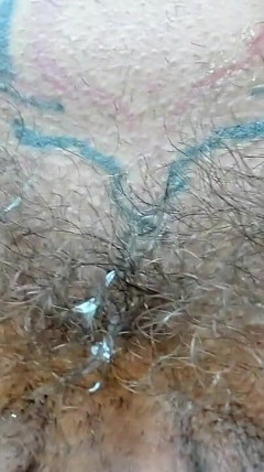 Semen Extra Lechosa Saliendo En 4 Patas thumbnail