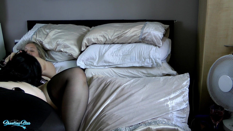 Shooting Star: Развлекаюсь со сводной сестрой моего муженька