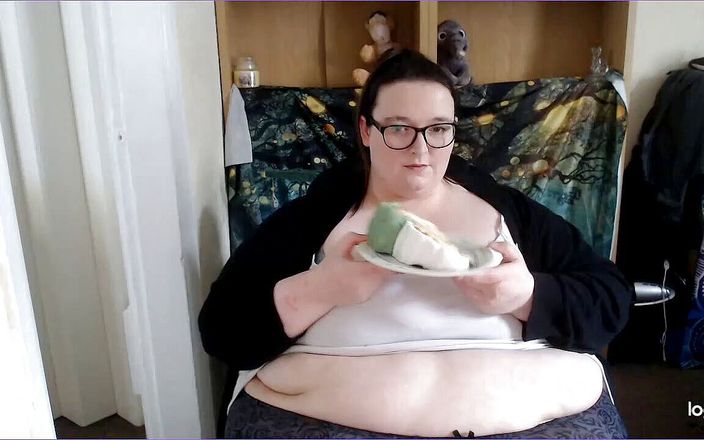 SSBBW Lady Brads: Mangio la torta