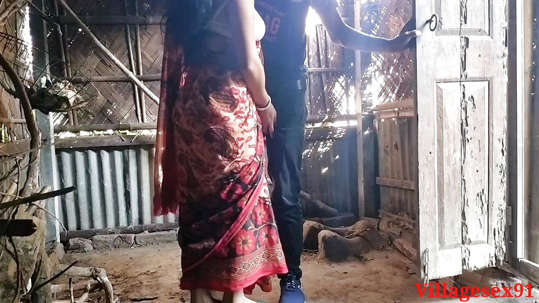 Villagesex91: Red Saree Manželka venkovní kouření