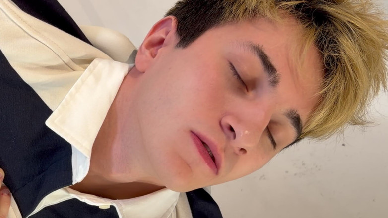 Max Gen: パート1:男が友達の大きなものをしゃぶってから座る