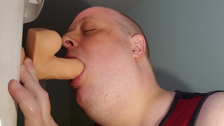 Charlieboy69: Diep in de keel draaiende dildo