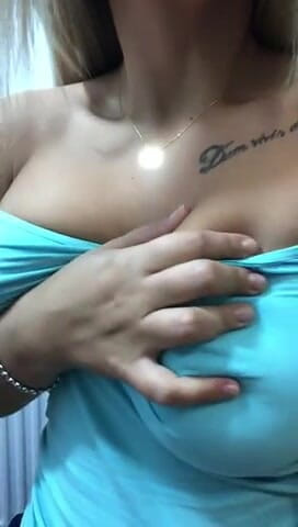 SassyTiff: Masturbarsi la figa da vicino