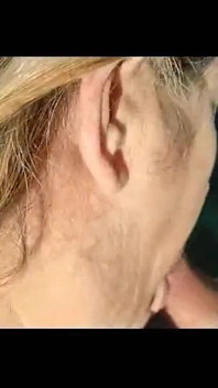 Bowjob em público 1