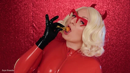 Arya Grander: Food fetish: eating video latex girl