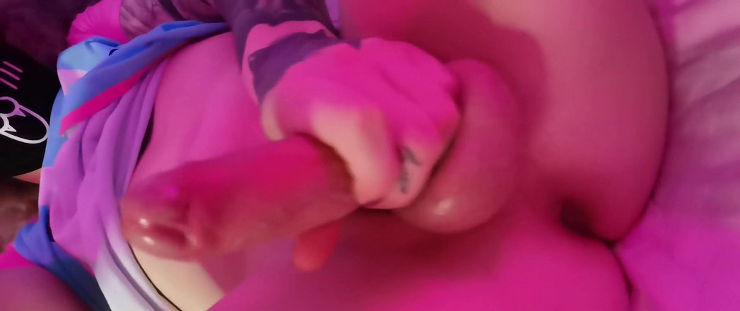 SashaSuxxx: 在我用我的玩具操了自己后，在我的屁股周围愚弄看起来很诱人