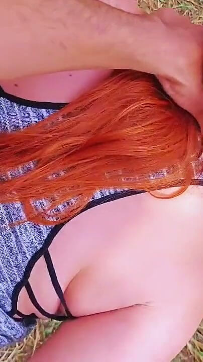 Latincurvyredhead: 你和继兄能有的最棒的冒险就是《森林中的性爱》