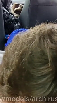 Knullade en tight liten röv i en taxi med en hård stenkuk! Mycket sperma! ett hett exklusivt!