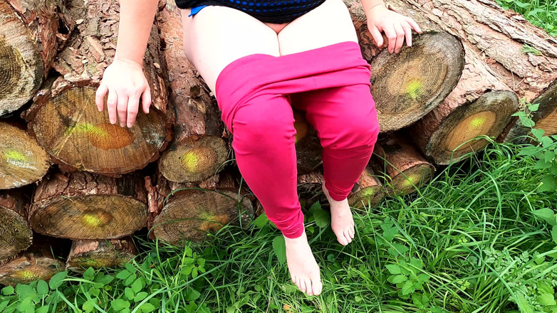 Bouncy Tits Action: Mutandine abbassate e fica martellante