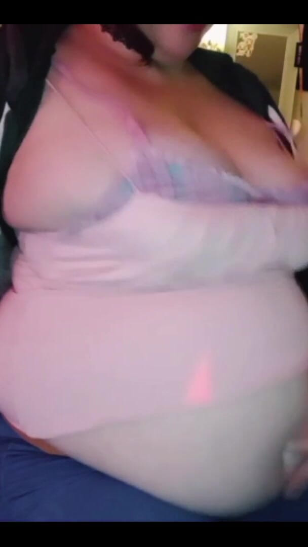 Hiding My Belly (CHUBB1EBUNN1E) Hiding My Belly (CHUBB1EBUNN1E)