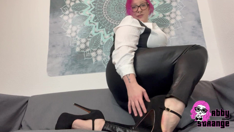Abby Strange: Vergi ödenir!