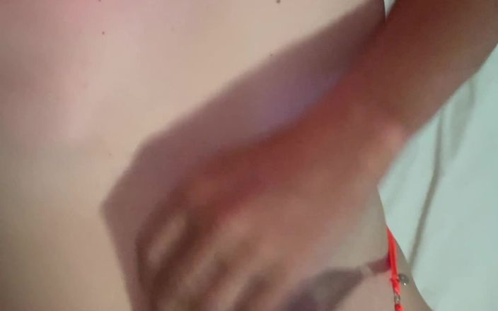 Sissy Lingerie: Maricas se masturbando em lingerie laranja usando anéis de pau