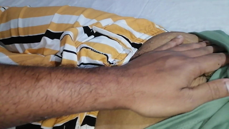 Sweety In Bed: Asiatka s přírodními chlupatými prsy Dlouhé celé tělo show před...