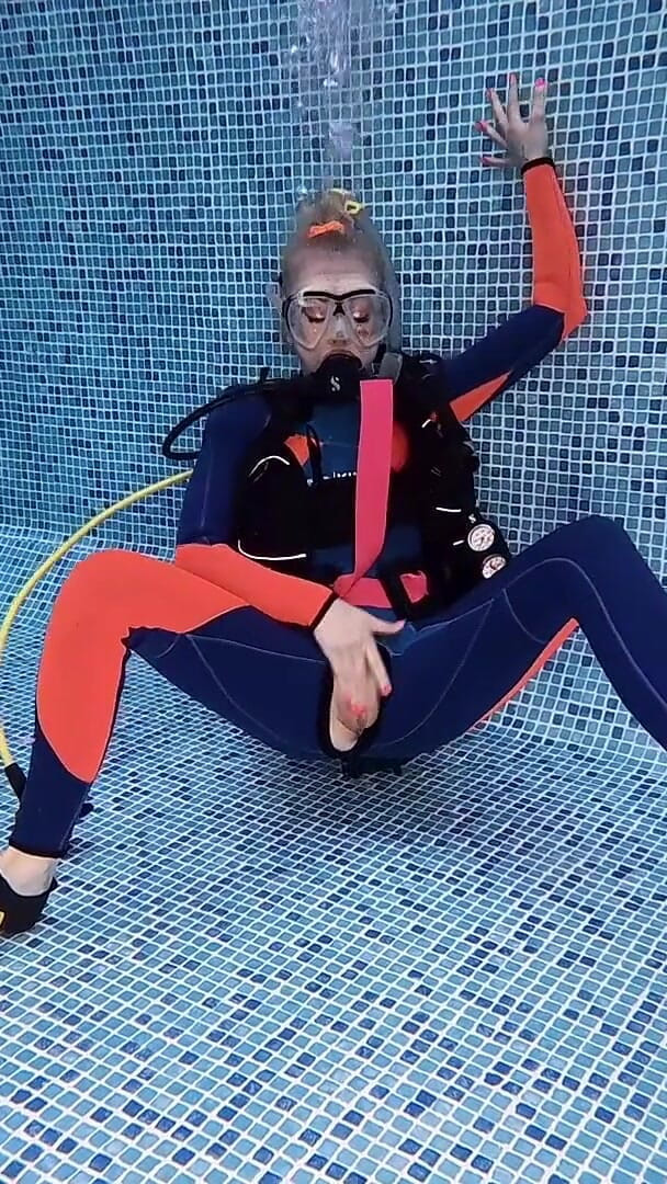 UKCuteGirl Lucy Lauren: Scuba Instructor Diver Training POV Pussy Fuck Seduction