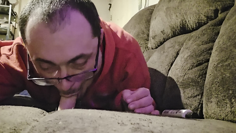 Little Donovan: Ik pijp mijn dildo