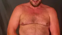 Taťka verbálně hladí jeho velkého ptáka