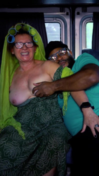 Fet mormor plockas upp från gatan för BBC anal