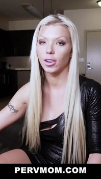 Nevlastní syn dává macechě obrovský výstřik na obličej. Barbie Hříchy