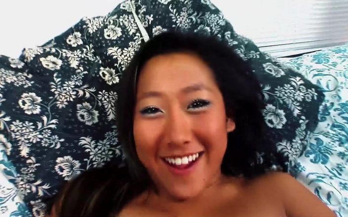 FapFlare: La piccola asiatica tinah star succhia e scopa pov, implorandoti...
