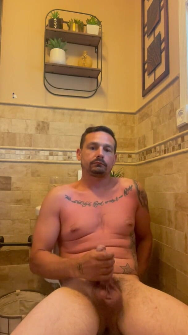 Jerkoff king: Straight dude beating off