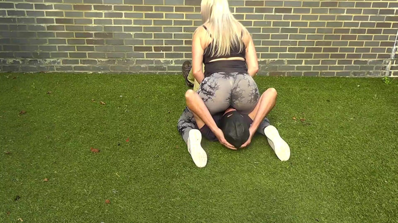 Miss Jessica Wood: Perverser in den büschen