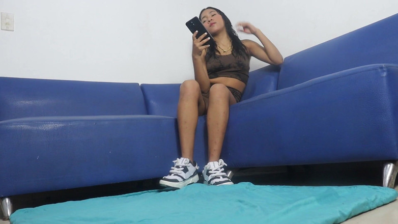 Perlahot69: Minha professora de esportes veio à minha casa para me ensinar...