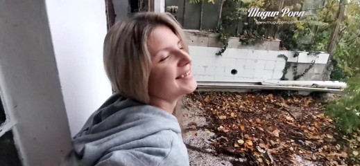 Mugur's World: Drobna Gina Gerson jebanie na świeżym powietrzu w deszczowy dzień