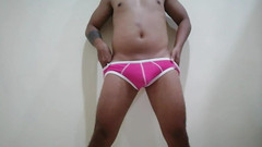 Armon Leo: Seluar dalam merah jambu di Show.