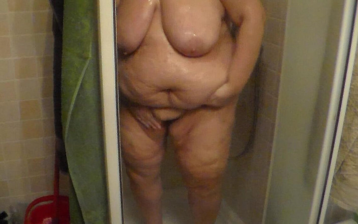 Sex hub couple: ジェンがシャワーを浴びています