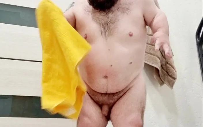 MiniCorgi: Midget after shower