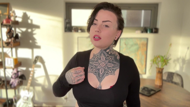 Miss Valentina: En la cama con su instrucciones de paja