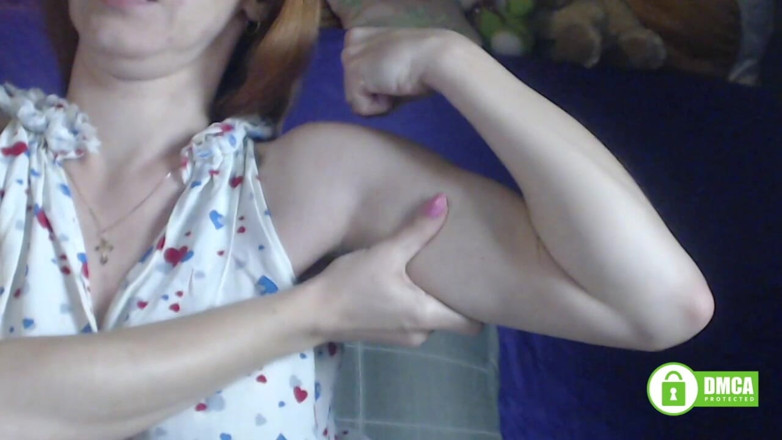 Risky Hairy Couple: 肌肉弯曲。自 定义。红发女孩